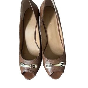 🔥4/$30 
Saks 5th Avenue open toe wedge in brown